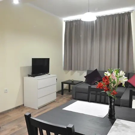 New & Cosy One Bedroom In Center *